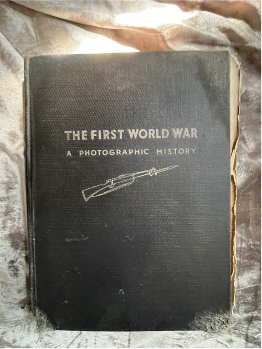 1933 THE FIRST WORLD WAR PHOTOGRAPHIC HISTORY HARDCOVER BOOK - R 708S SEE